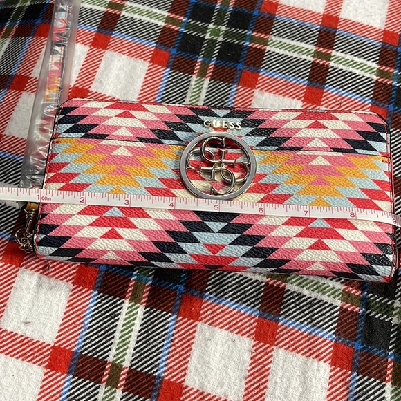 Guess zip around wallet wristlet never used in multi color - Picture 5 of 6